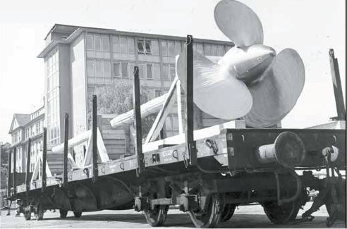 Ship's Equipment Freight 4-Car Set + 3 vehicles